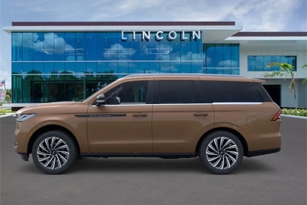 2025 Lincoln Navigator Black Label photo 1