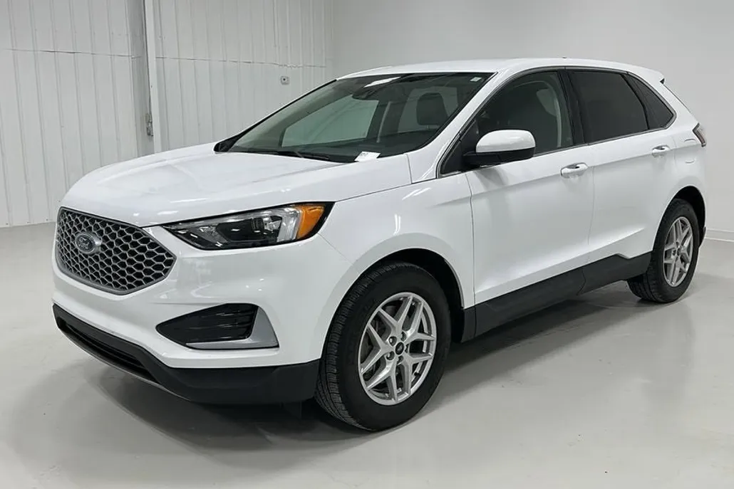 2023 Ford Edge SEL photo 1