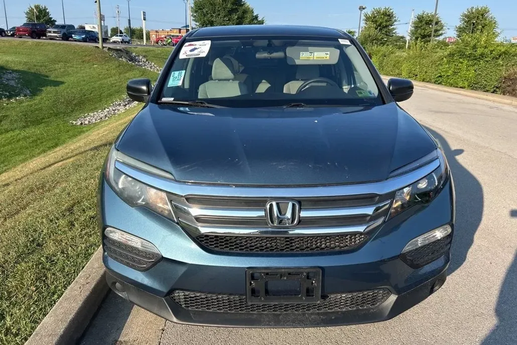 2017 Honda Pilot LX photo 1