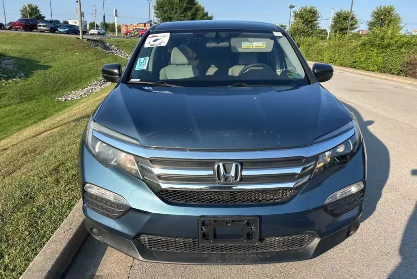 2017 Honda Pilot LX photo 1