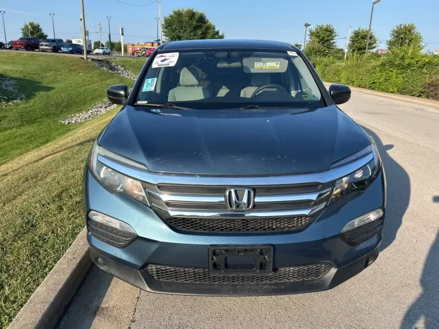 2017 Honda Pilot LX photo 1