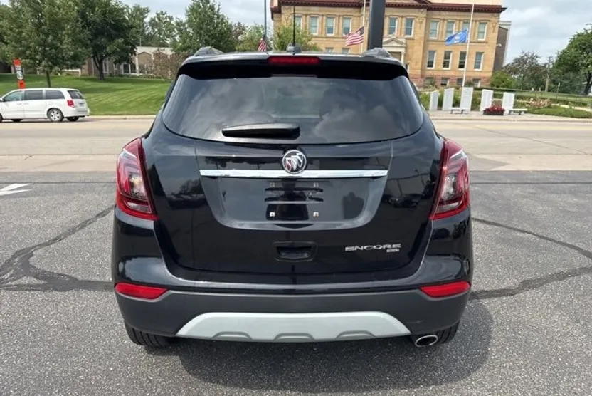 2022 Buick Encore Preferred photo 1