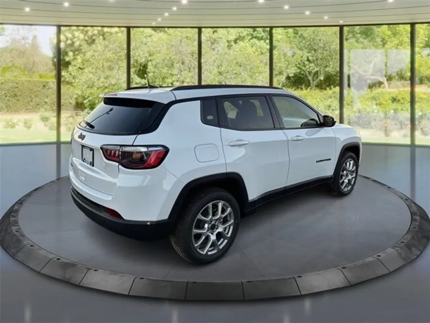 2025 Jeep Compass Latitude photo 1