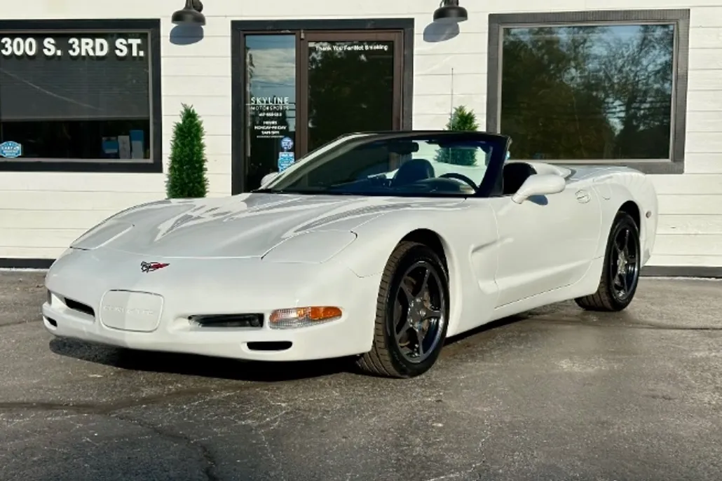 2000 Chevrolet Corvette photo 1