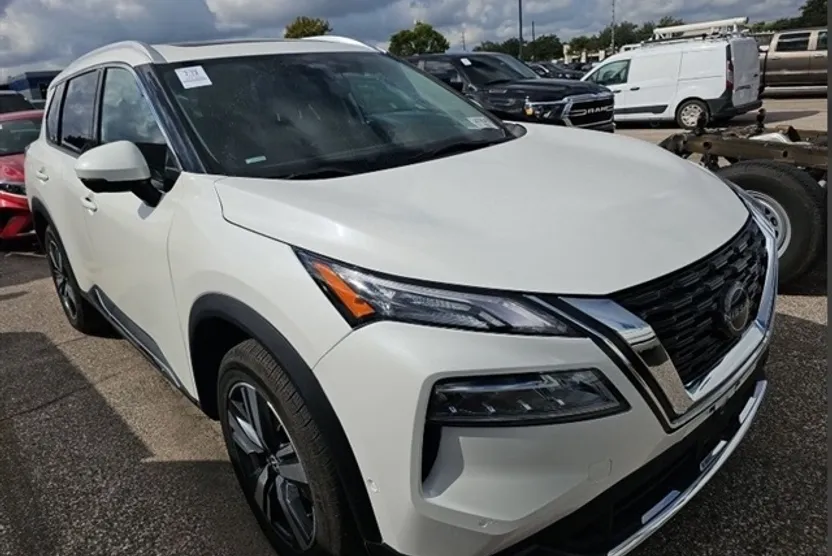 2023 Nissan Rogue SL photo 1