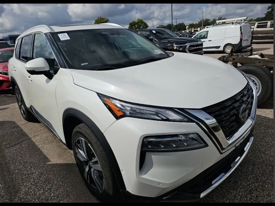 2023 Nissan Rogue SL photo 1