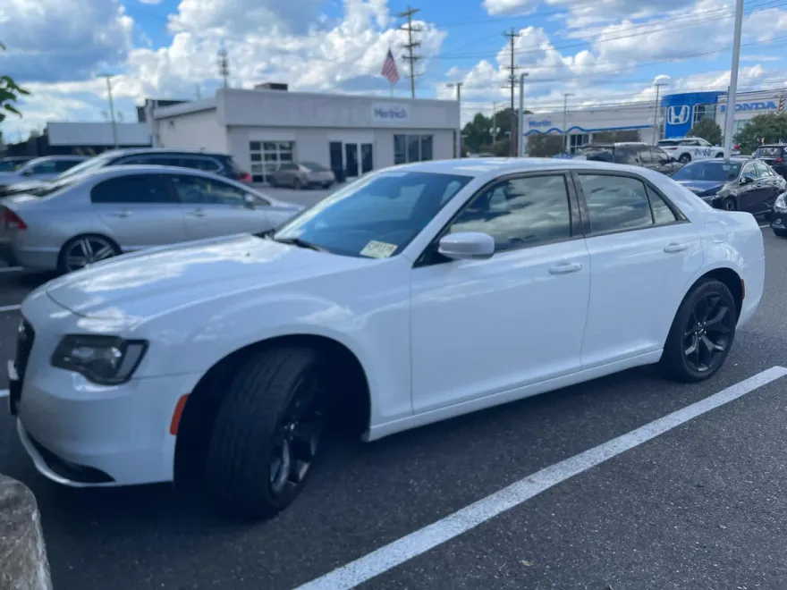 2021 Chrysler 300 LX photo 1