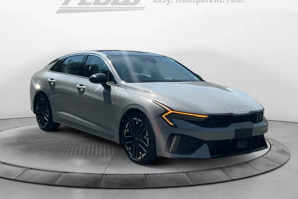 2025 Kia K5 GT photo 1