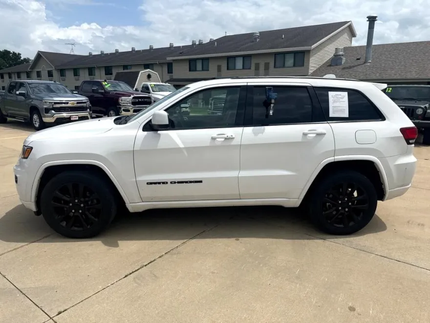 2021 Jeep Grand Cherokee Laredo photo 1