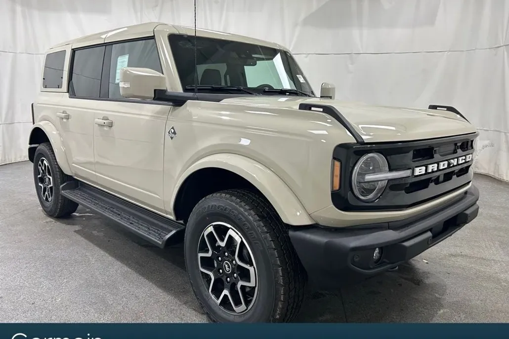 2025 Ford Bronco Outer Banks photo 1