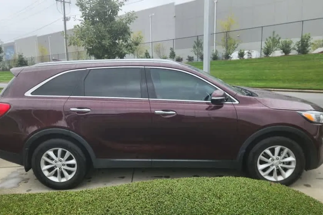 2017 Kia Sorento LX photo 1