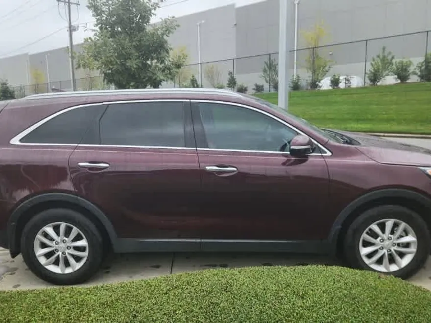 2017 Kia Sorento LX photo 1