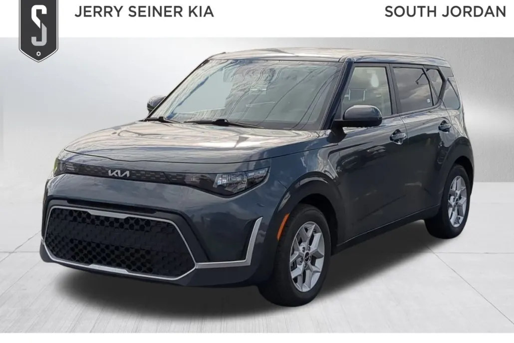 2023 Kia Soul LX photo 1