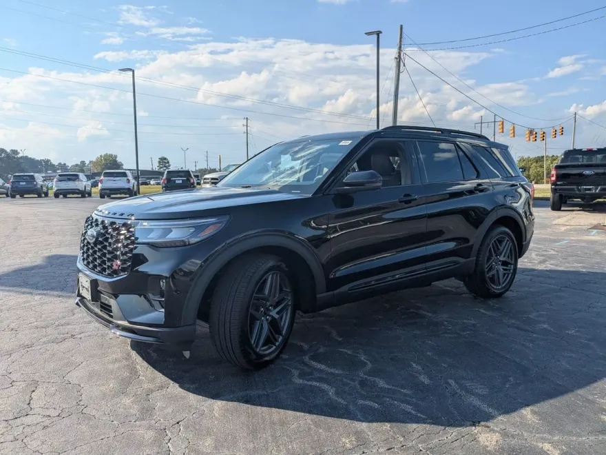 2025 Ford Explorer ST photo 1
