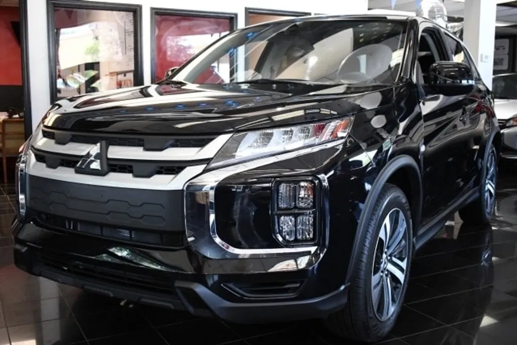 2024 Mitsubishi Outlander Sport ES photo 1