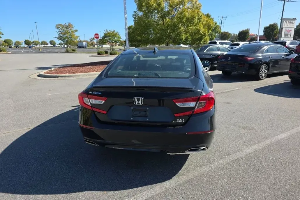 2022 Honda Accord Sport 2.0T photo 1