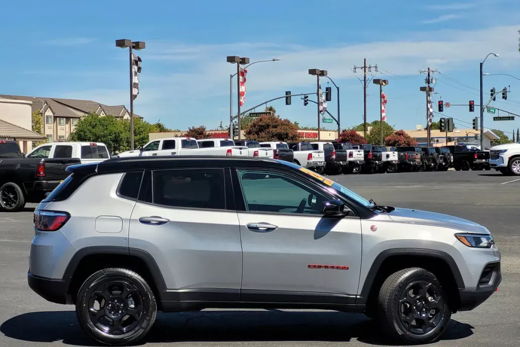 2024 Jeep Compass Trailhawk photo 1
