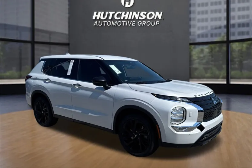 2023 Mitsubishi Outlander SE Black Edition photo 1