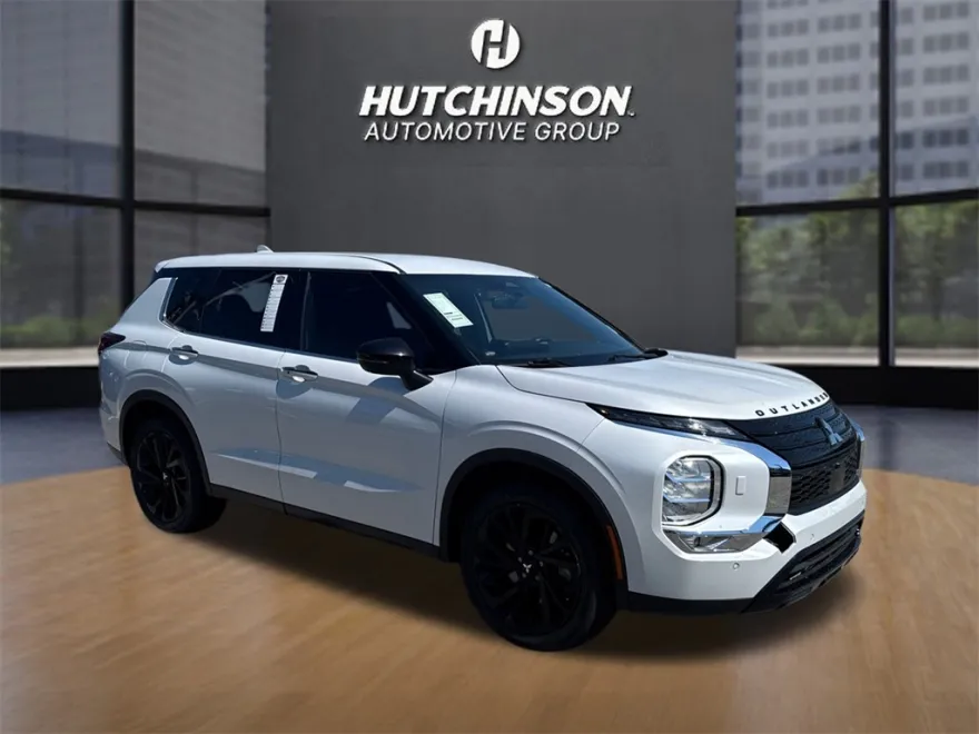 2023 Mitsubishi Outlander SE Black Edition photo 1