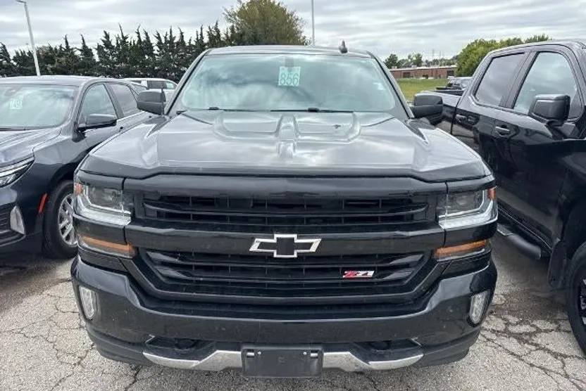 2018 Chevrolet Silverado 1500 LT2 photo 1