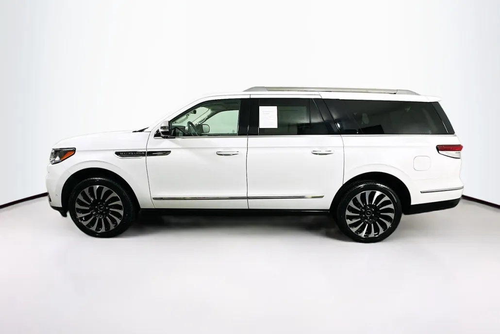 2022 Lincoln Navigator Black Label photo 1