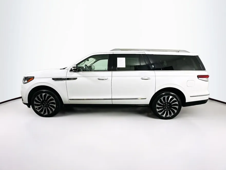 2022 Lincoln Navigator Black Label photo 1