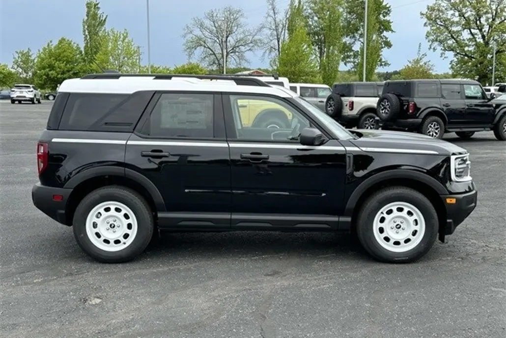 2025 Ford Bronco Sport Heritage photo 1