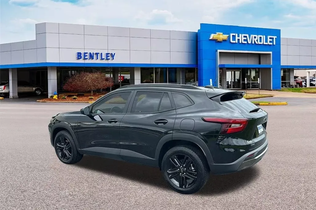 2025 Chevrolet Trax ACTIV photo 1