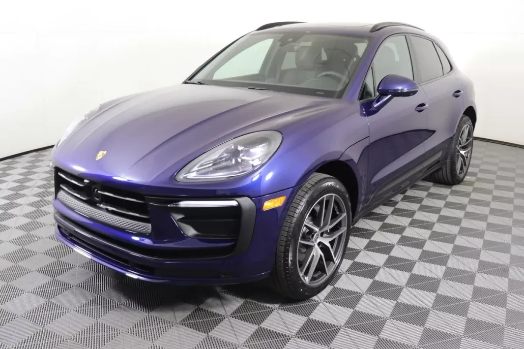 2025 Porsche Macan T photo 1
