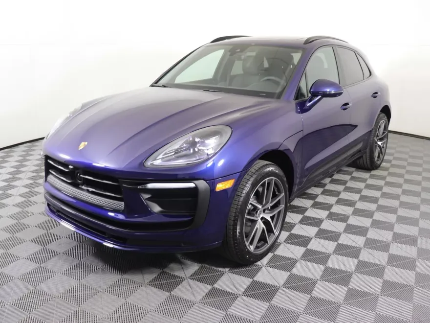 2025 Porsche Macan T photo 1
