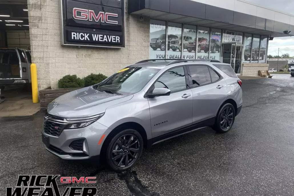 2023 Chevrolet Equinox RS photo 1