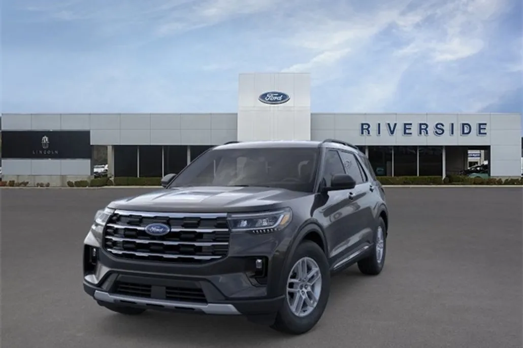 2025 Ford Explorer photo 1