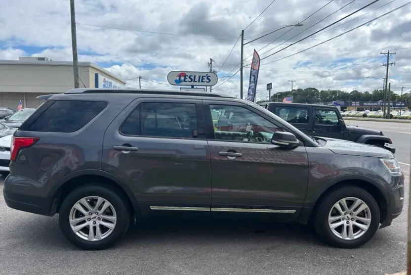 2018 Ford Explorer XLT photo 1