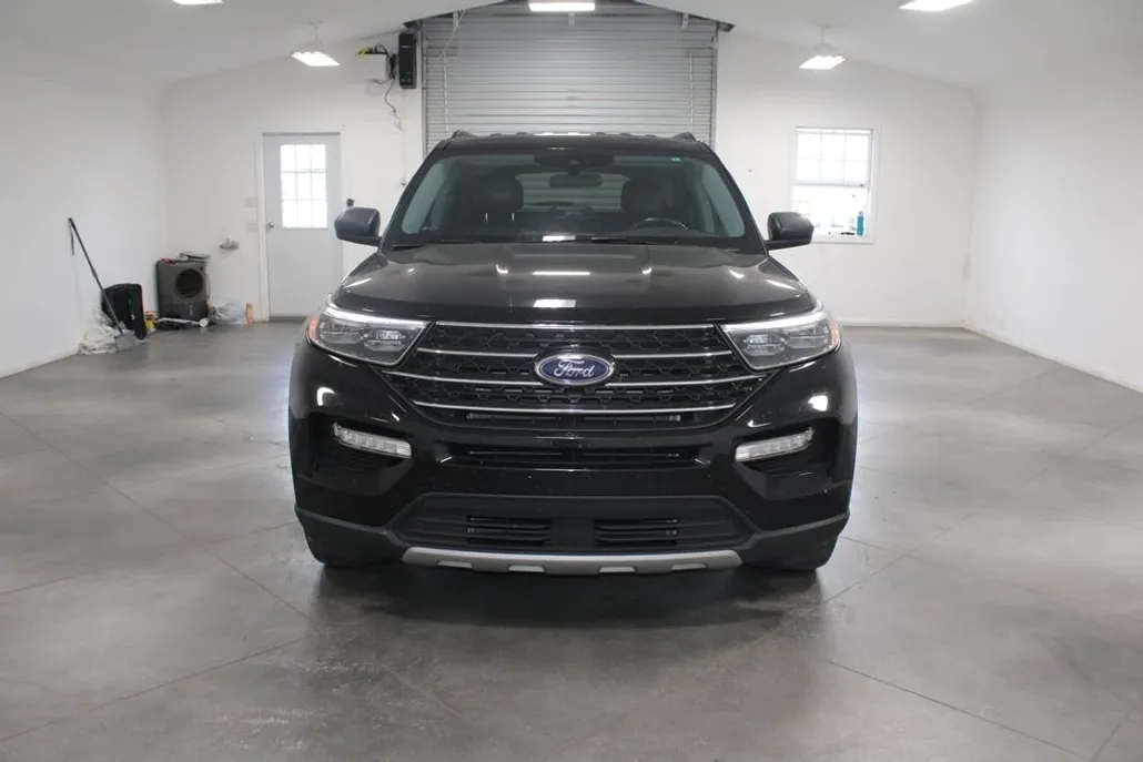 2022 Ford Explorer XLT photo 1