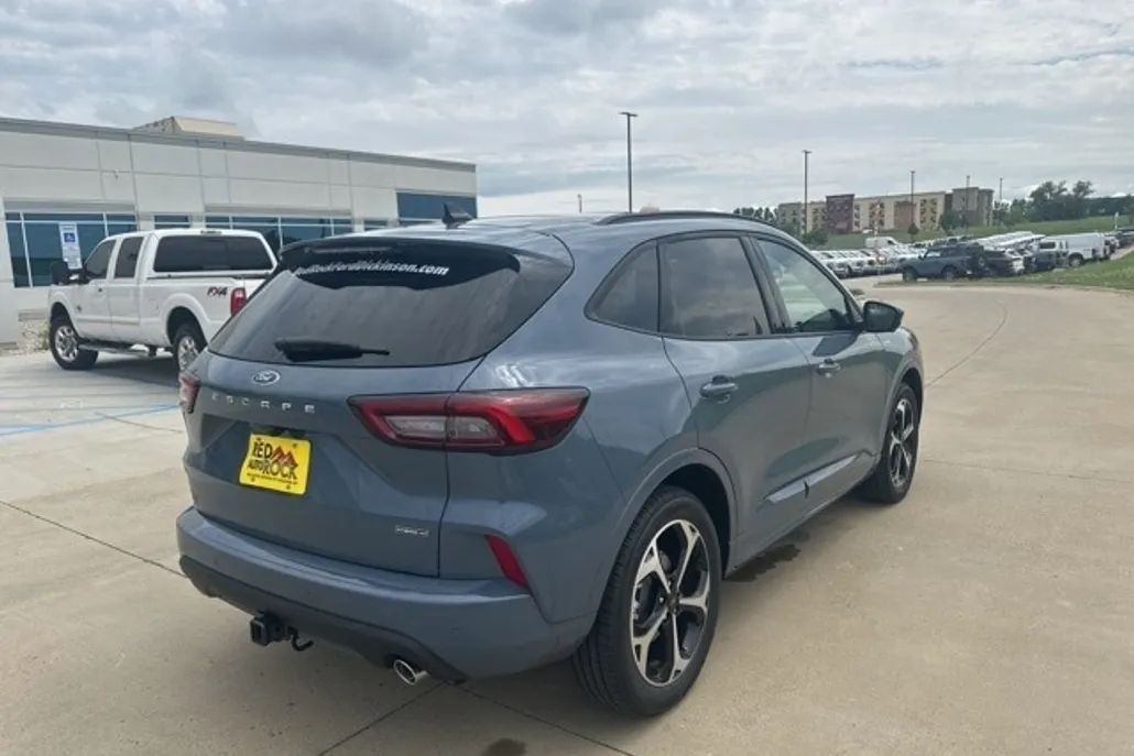 2025 Ford Escape ST-Line Elite photo 1