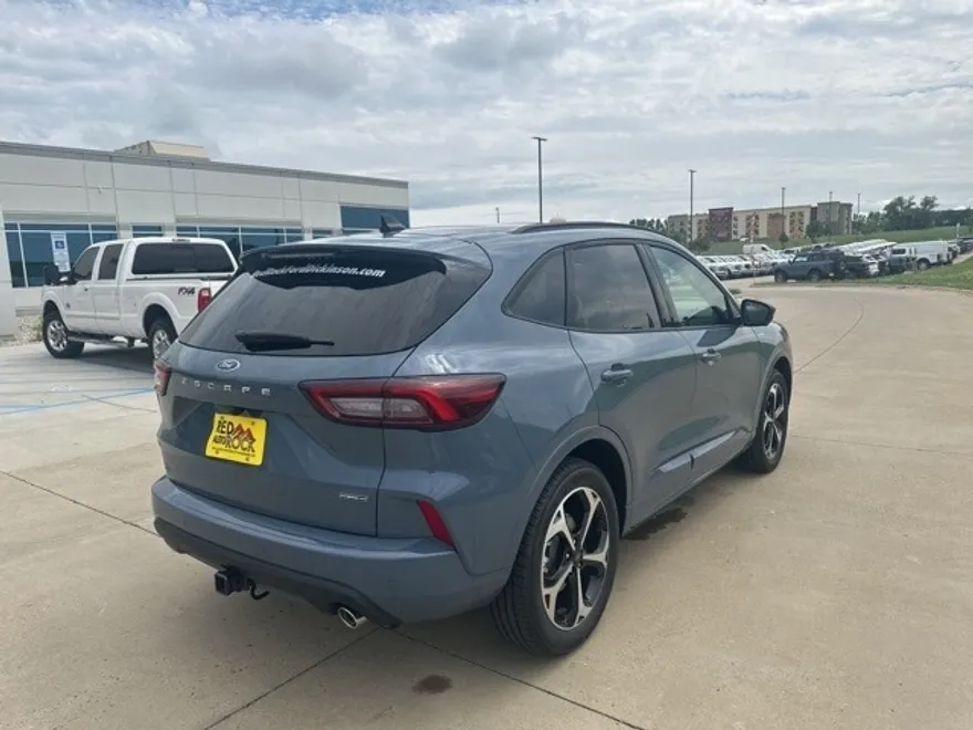 2025 Ford Escape ST-Line Elite photo 1