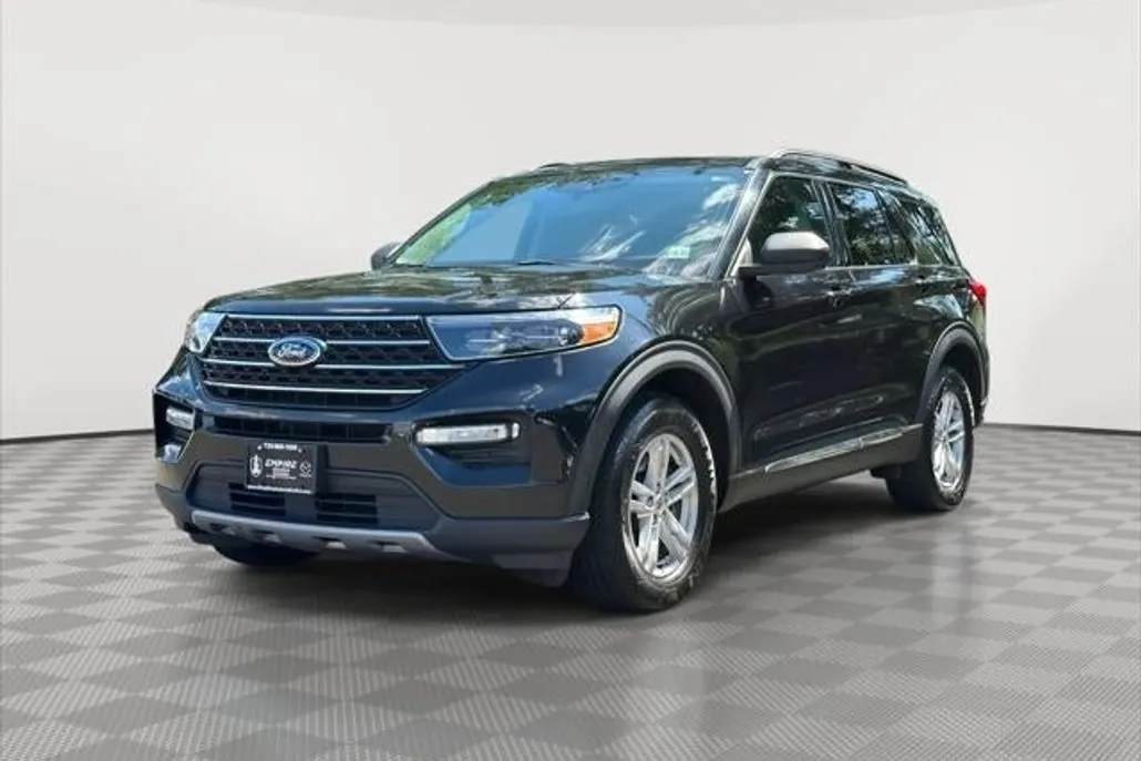 2020 Ford Explorer XLT photo 1