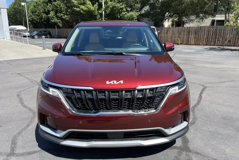 2023 Kia Carnival EX photo 1