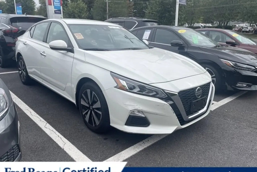 2022 Nissan Altima 2.5 SV photo 1