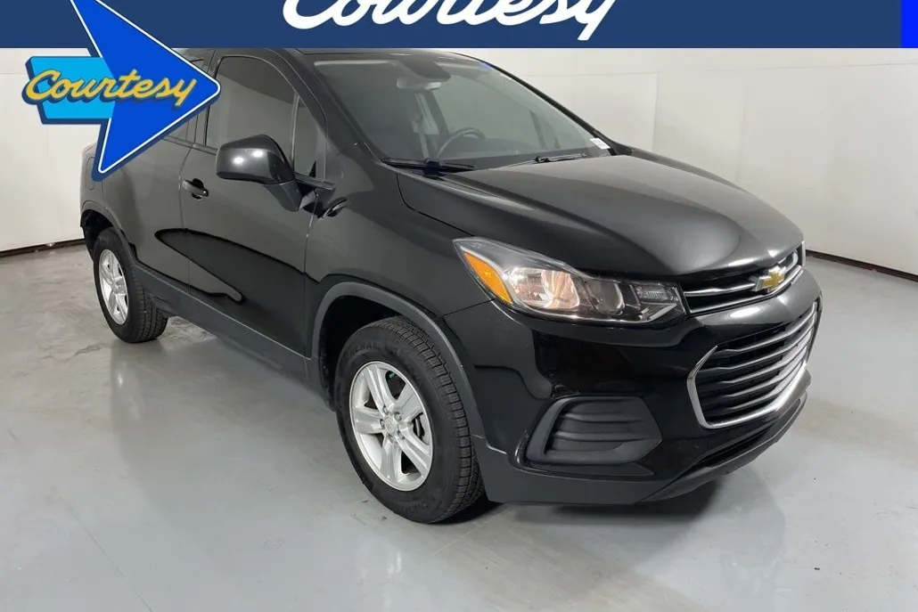 2022 Chevrolet Trax LS photo 1