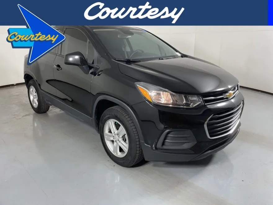 2022 Chevrolet Trax LS photo 1