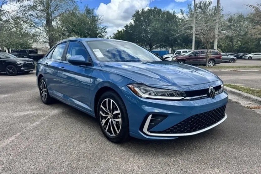 2025 Volkswagen Jetta SE photo 1