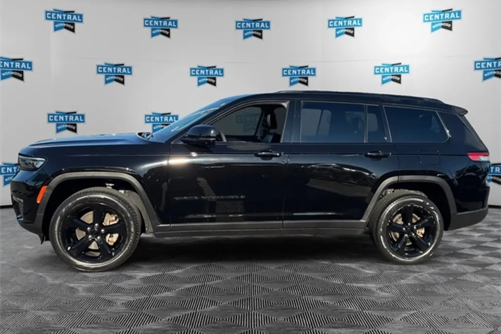 2023 Jeep Grand Cherokee Limited photo 1