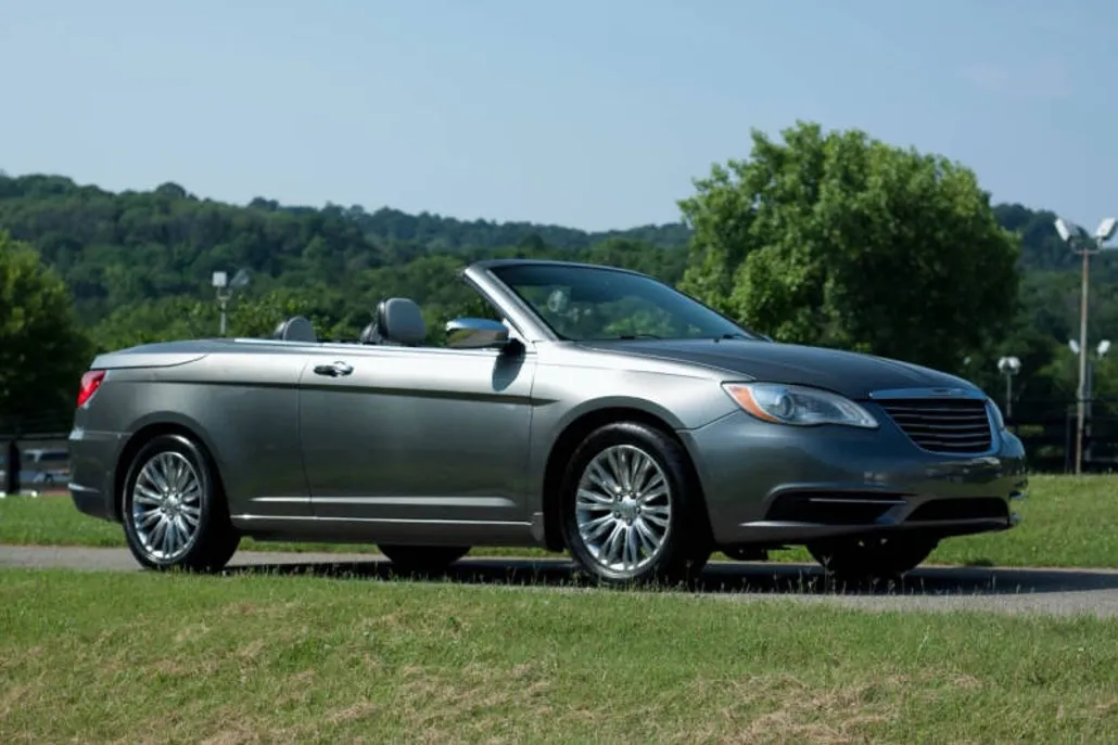 2012 Chrysler 200 Limited photo 1
