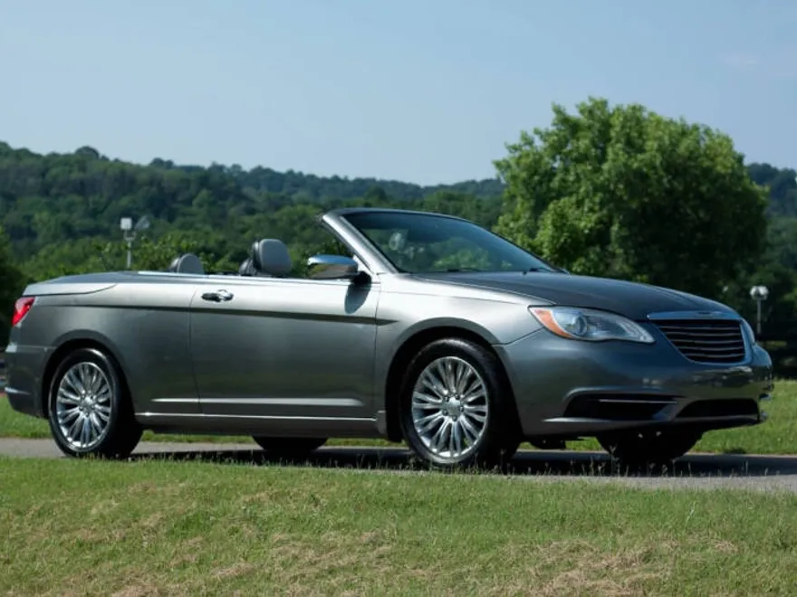2012 Chrysler 200 Limited photo 1