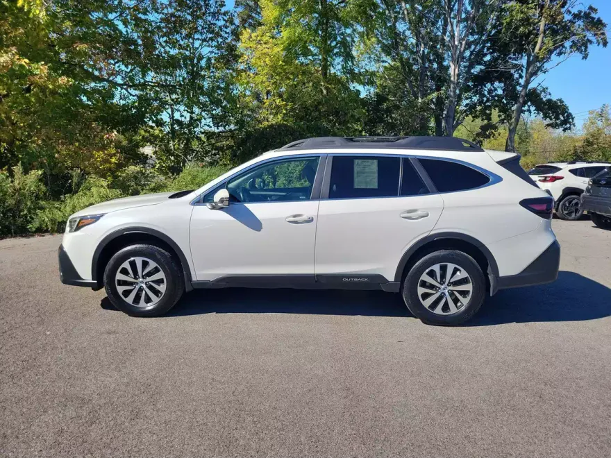 2022 Subaru Outback Premium photo 1