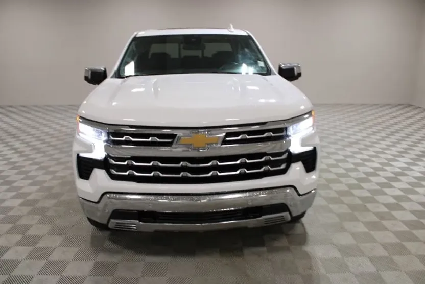 2023 Chevrolet Silverado 1500 LTZ photo 1
