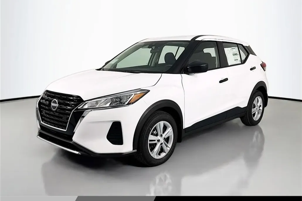 2025 Nissan Kicks Play S photo 1