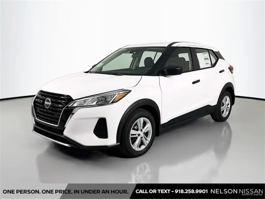 2025 Nissan Kicks Play S photo 1