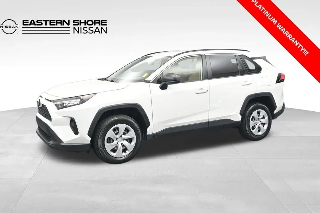 2020 Toyota RAV4 LE photo 1